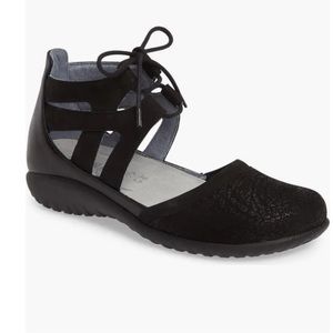 Naot Kata lace up soft leather black shoes